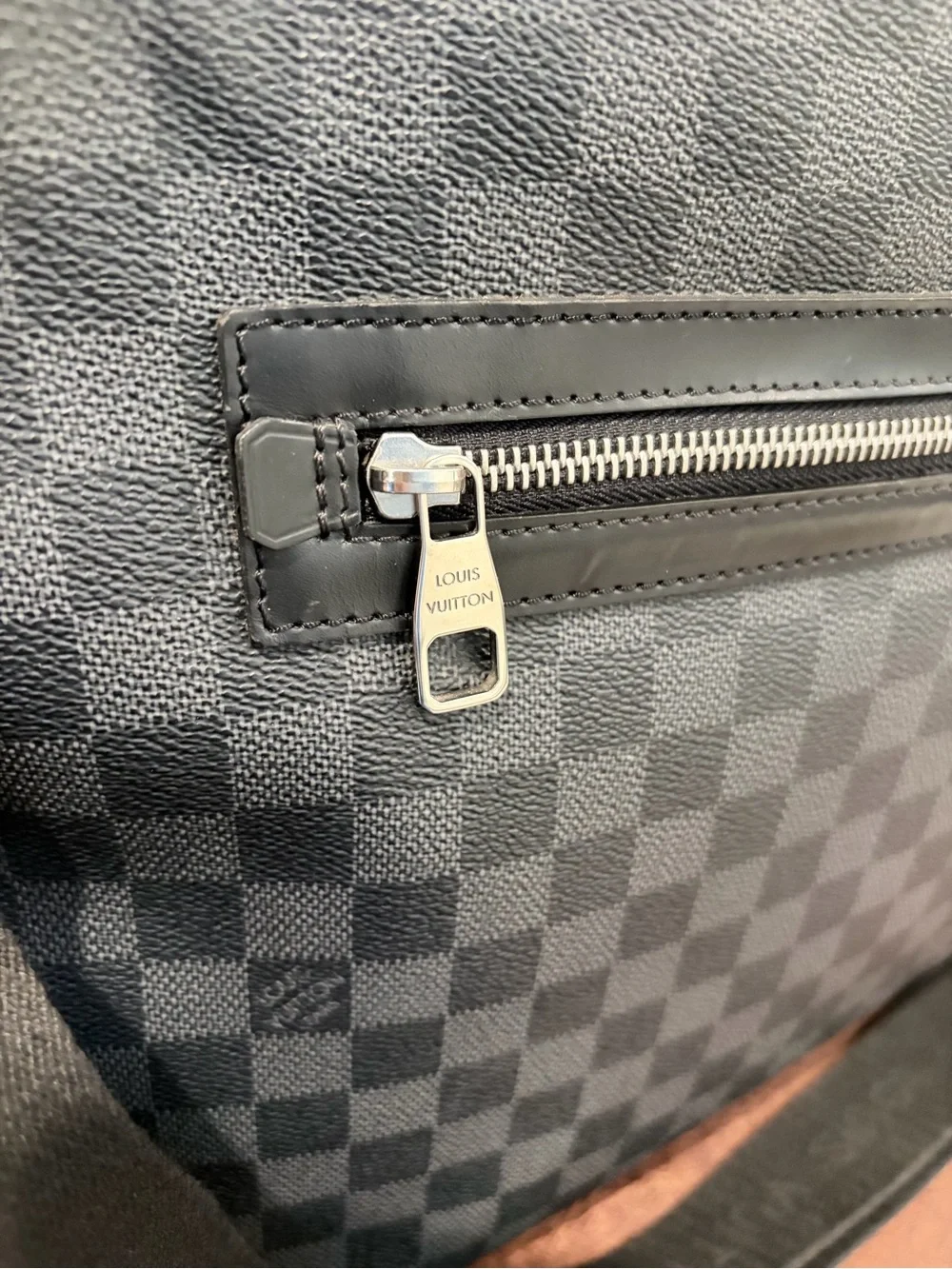 Louis Vuitton Mick GM Messenger Luxe Bag Damier Graphite Canvas Travel Crossbody